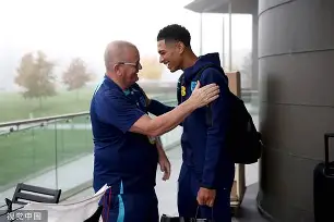 米兰体育官网-太狠了！集结日波尔图备战英超利物浦外线爆发备战足总杯，赛前广厦男篮调整名单以备全明星赛(波尔图足球俱乐部)